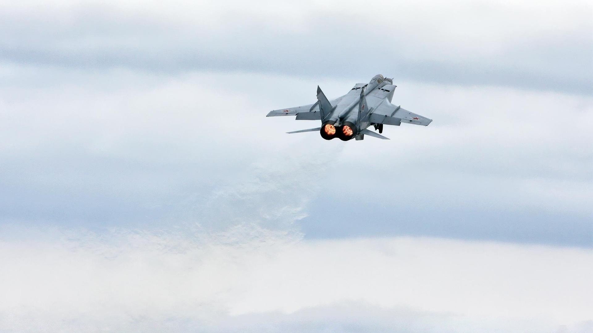 _老鹰快速反击，比赛精彩纷呈_，老鹰抢7